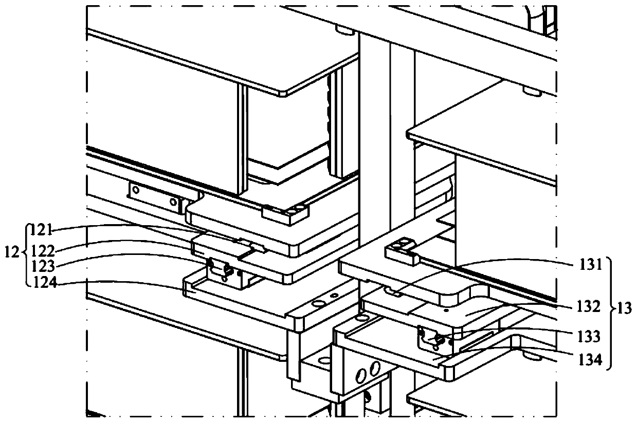 Automatic feeding and discharging mechanism and Mini LED screen chip testing device