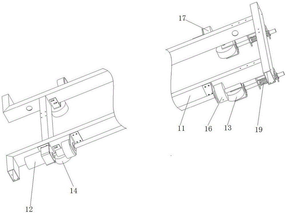 Photovoltaic module cleaning device and cleaning method thereof