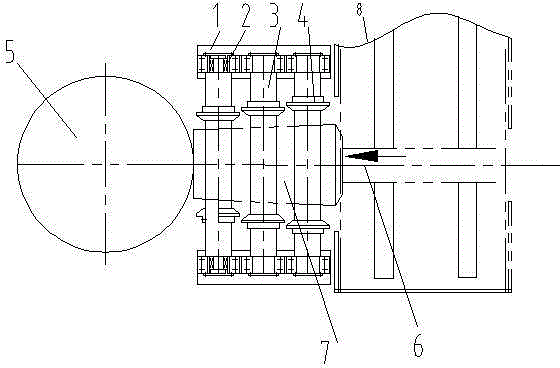 Inclined roller type heating furnace discharge device