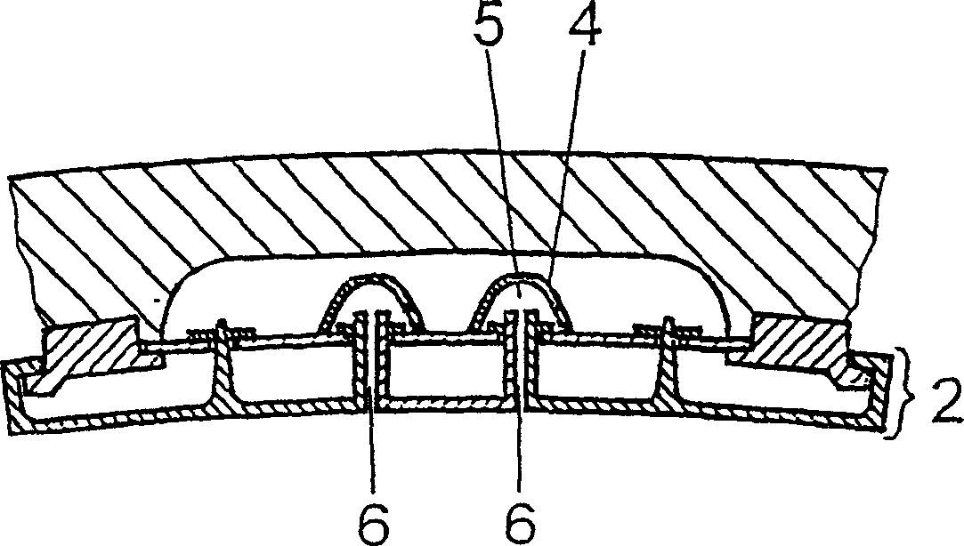 Damping arrangement for reducing combustion chamber pulsations in a gas turbine system