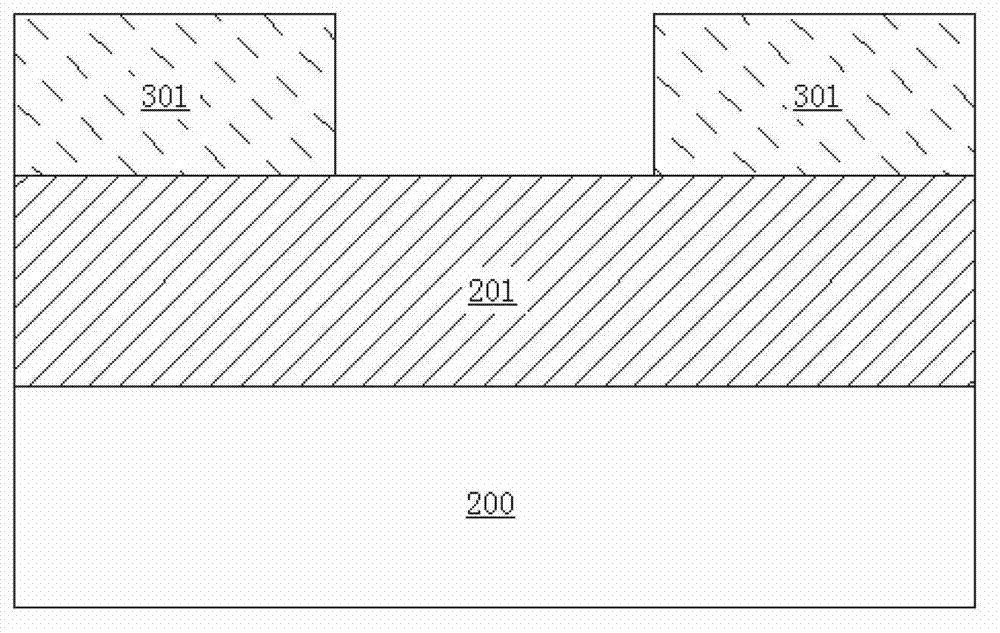 Mixed-media copper-diffusion-resistant blocking layer for copper interconnection and fabrication method of blocking layer