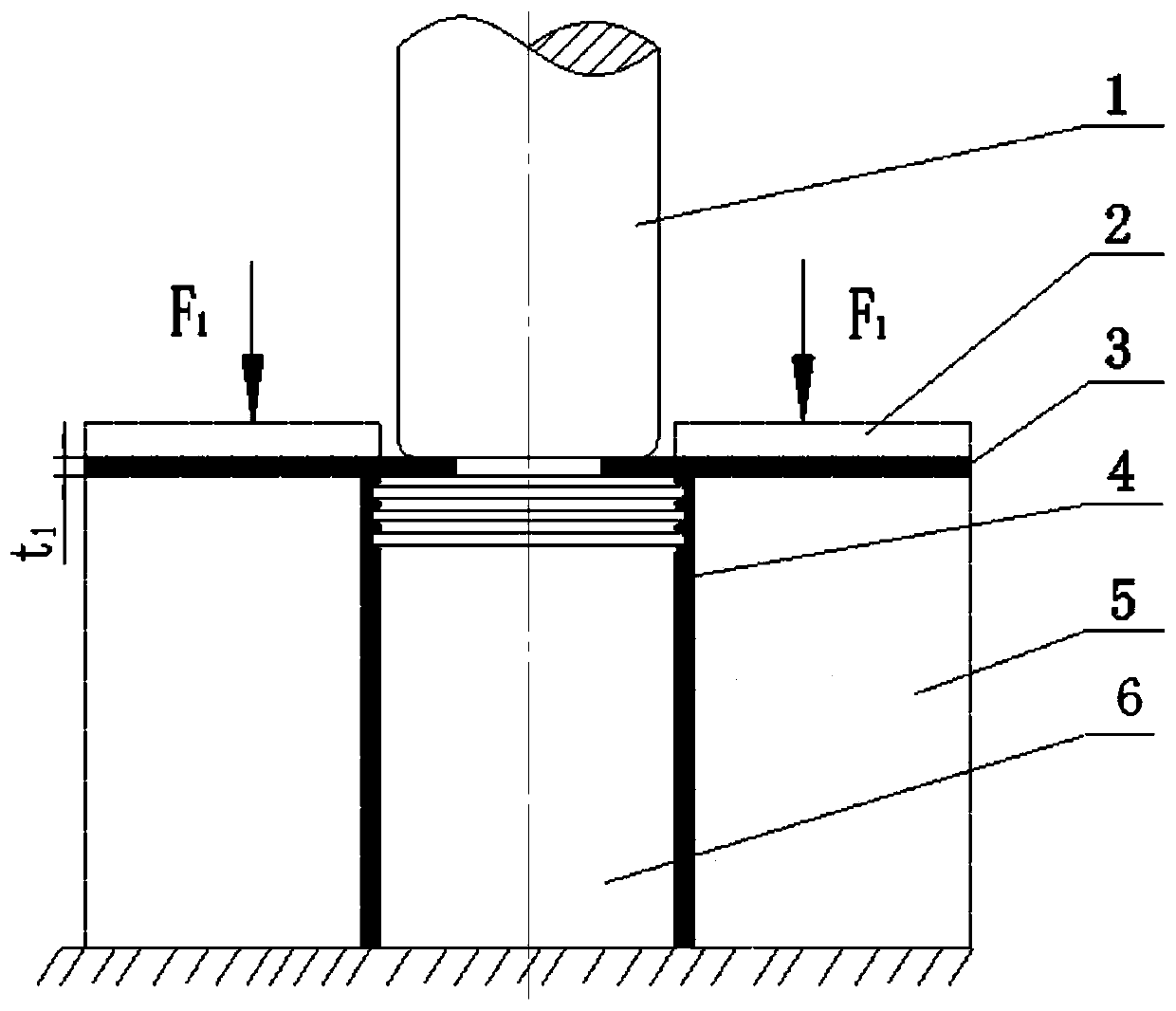 Method and device for plastic connection between metal pipe and plate