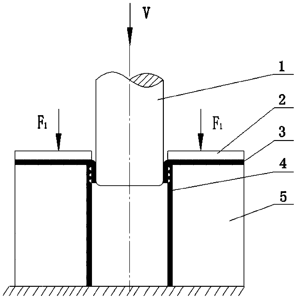 Method and device for plastic connection between metal pipe and plate