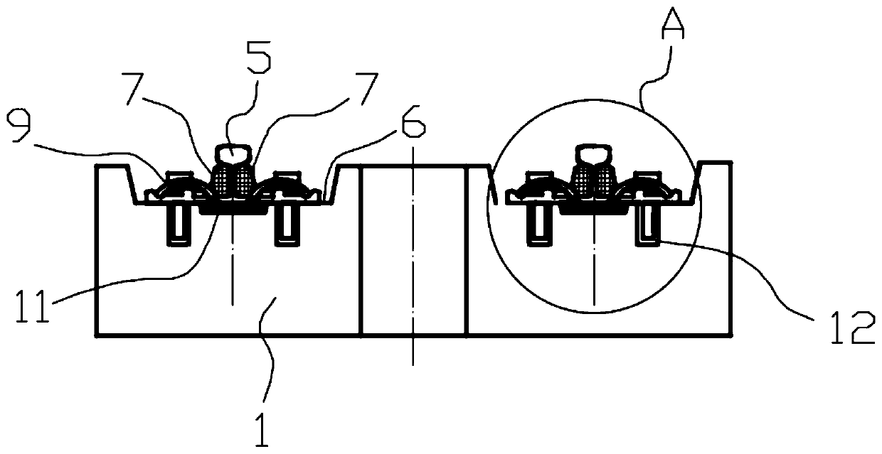 Steel rail temporary fixing structure and longitudinal blocking groove block installation and construction method