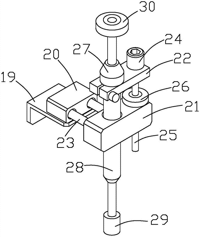 Round spinning machine with dust removing device