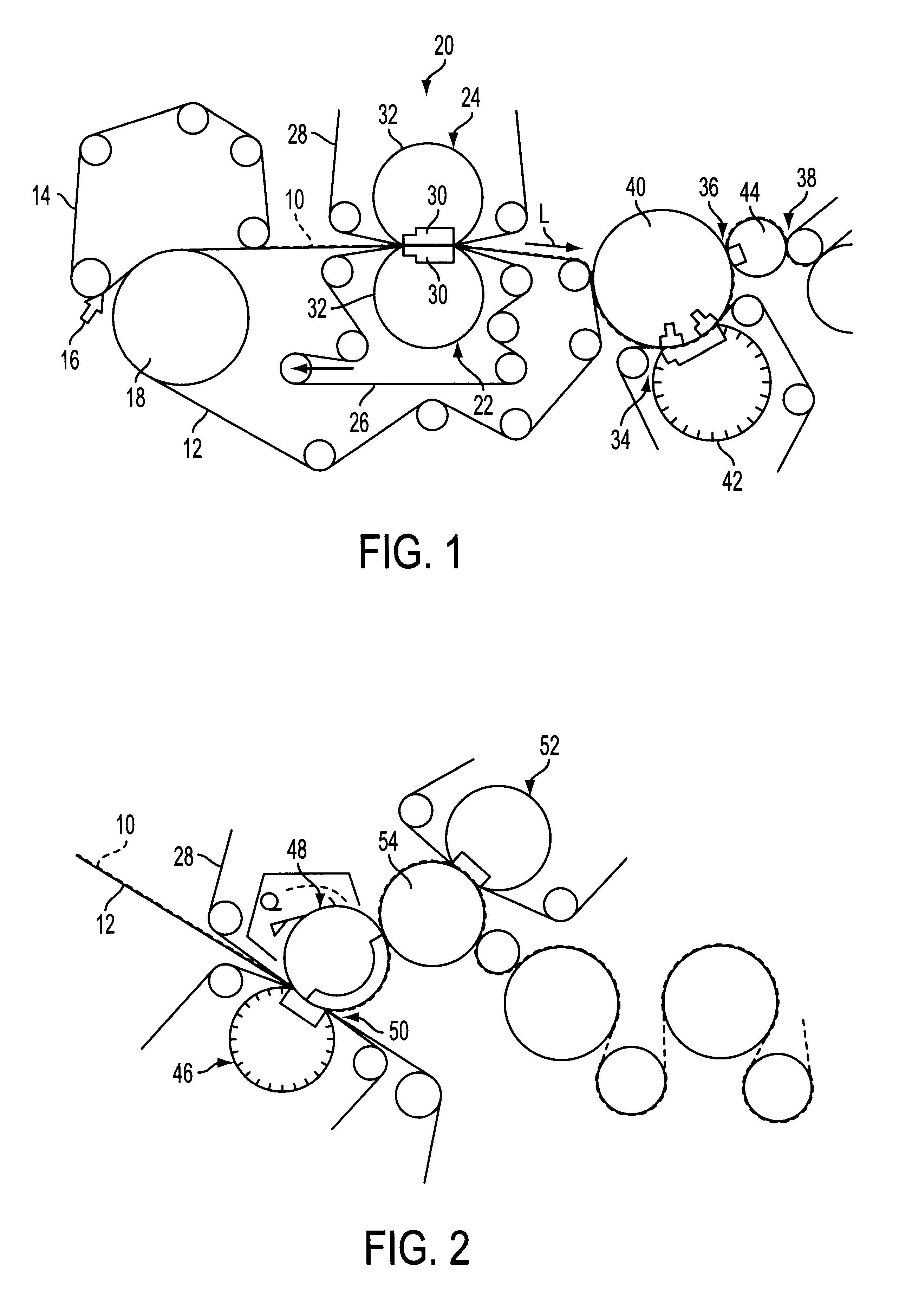 Wet press and method for treating a fibrous material web