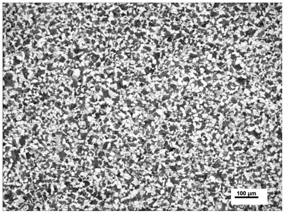 Medium-carbon boron-containing steel and controlled rolling and controlled cooling method for online normalizing treatment