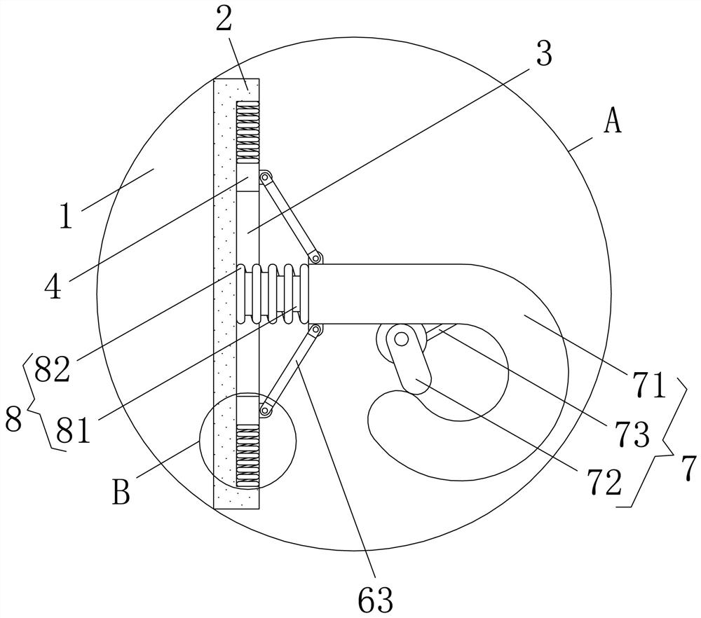 Traction device and operating method for traffic machinery with automatic adjustment function