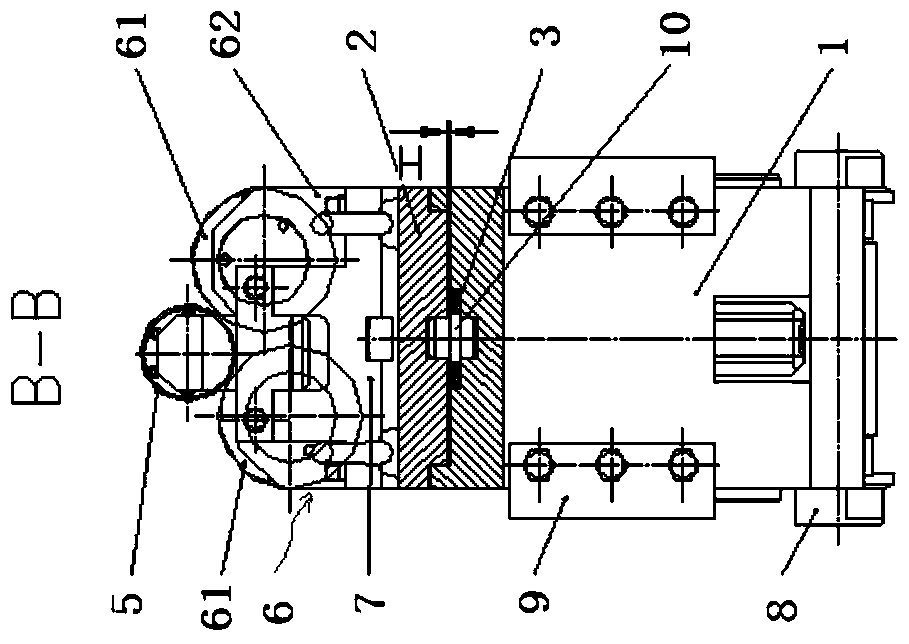 A self-adaptive working roll box of a tension leveling scale breaker