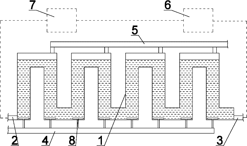 Method and device for producing fuel algae in continuous U-shaped tube and application thereof