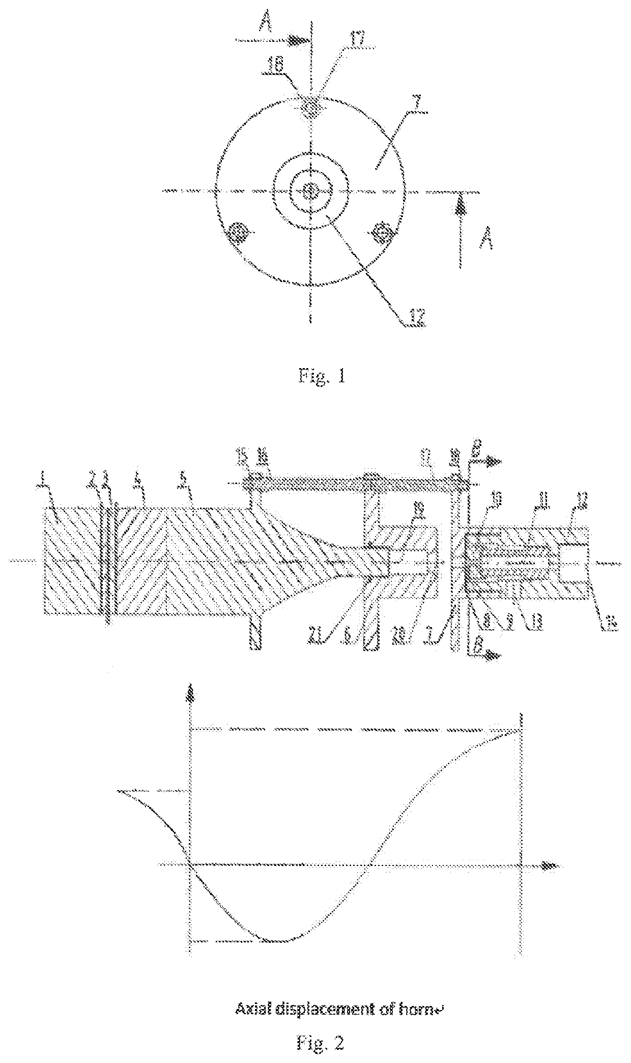 Low-frequency ultrasonic atomizing device having large atomization quantity