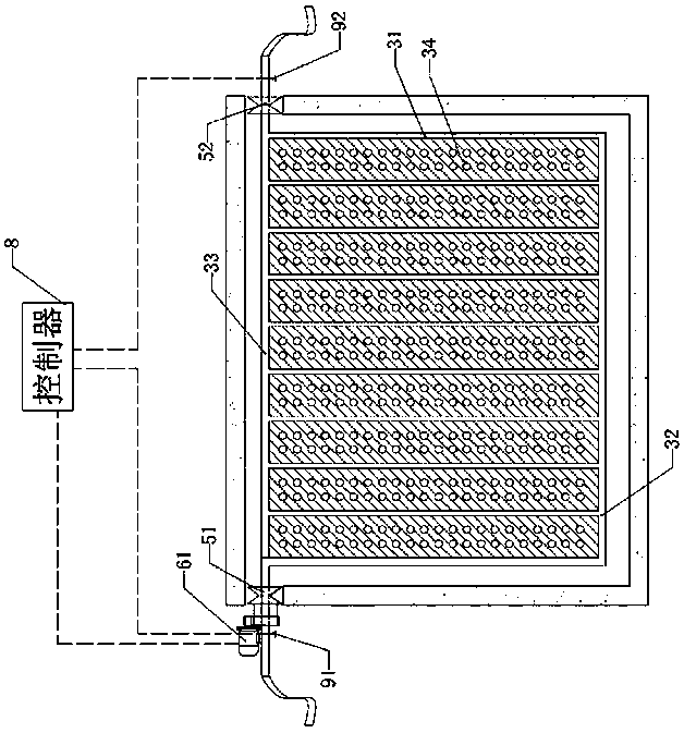 Solid-liquid phase change heat storage device with built-in movable heat exchanger and using method