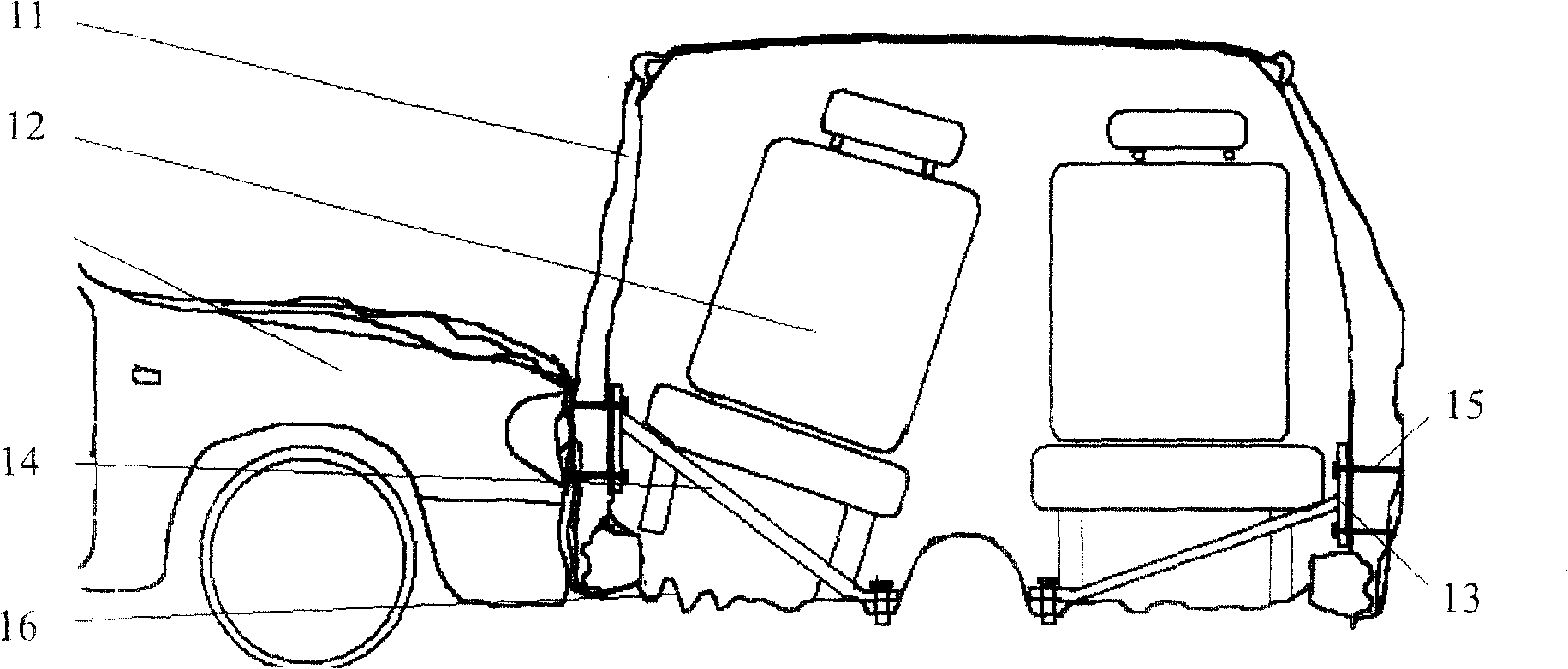 Tilting device of seat in manned vehicle for treating edge blow, and manned vehicle with tilting device