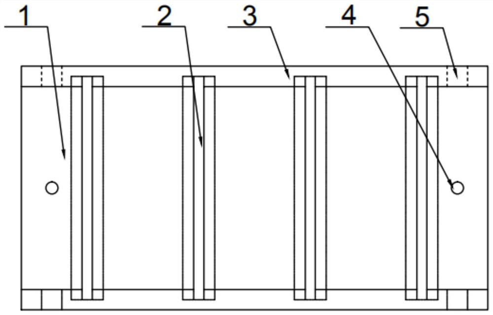 A single-crack manufacturing mold for composite structure and method of using the same