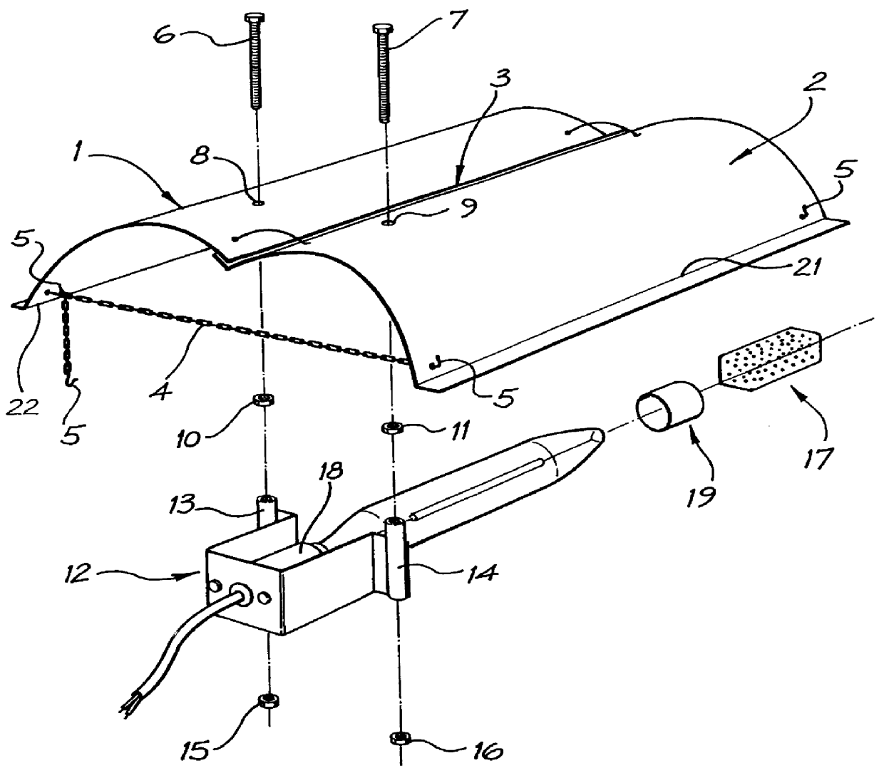 Lamp reflector with adjustable curvature