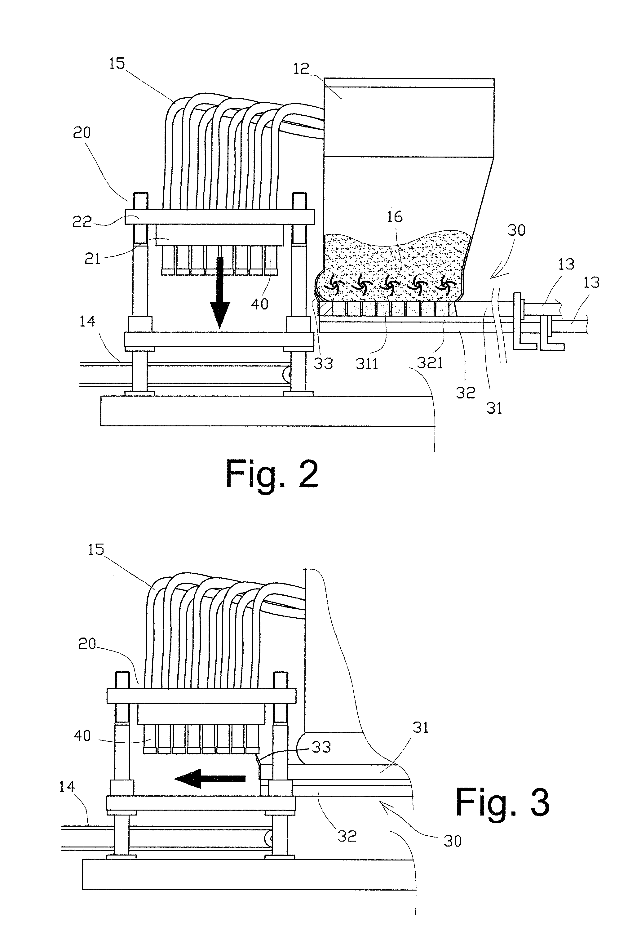 Forming machine that quickly compacts hollow materials and automatically recycles the materials