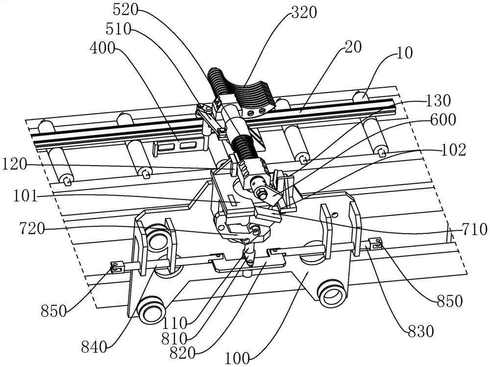 Traction conveying device