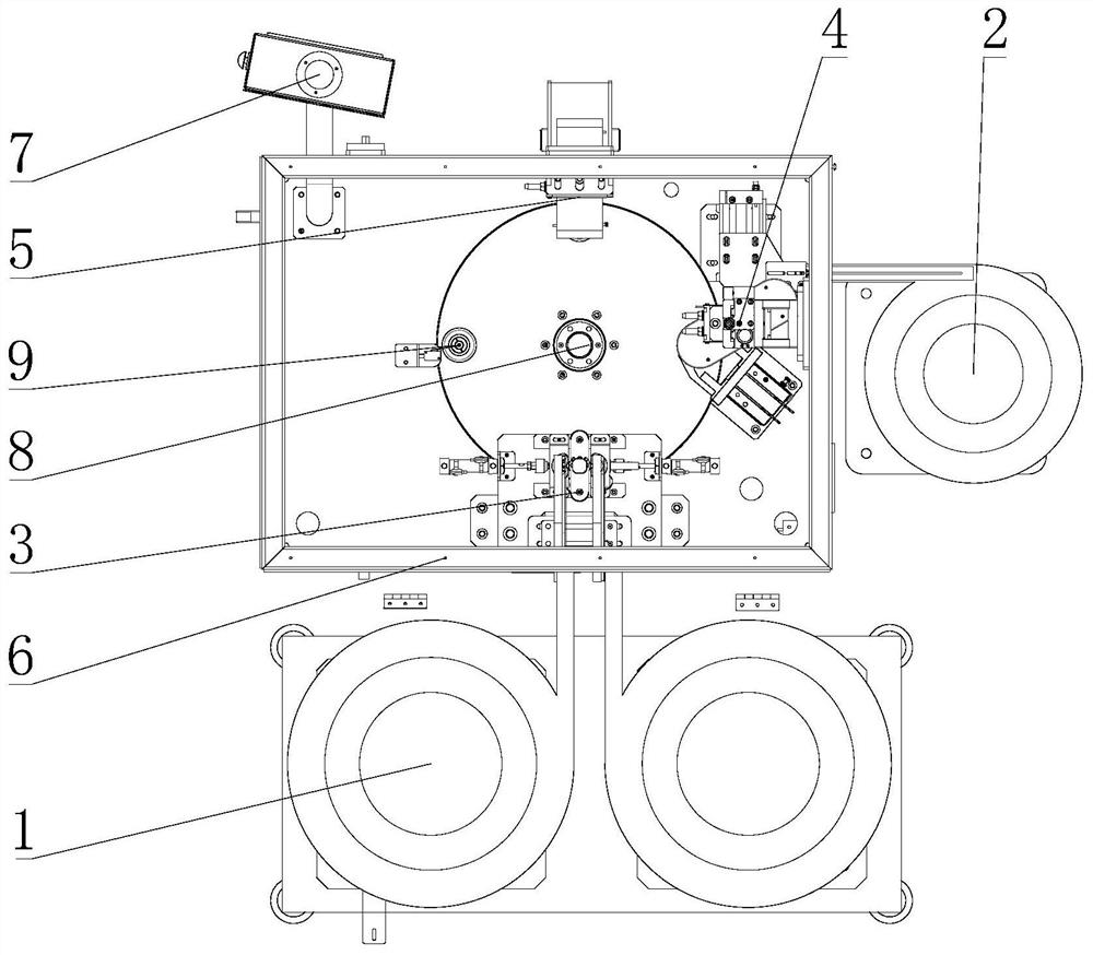 A device for automatic assembly of prestressed clips and rings