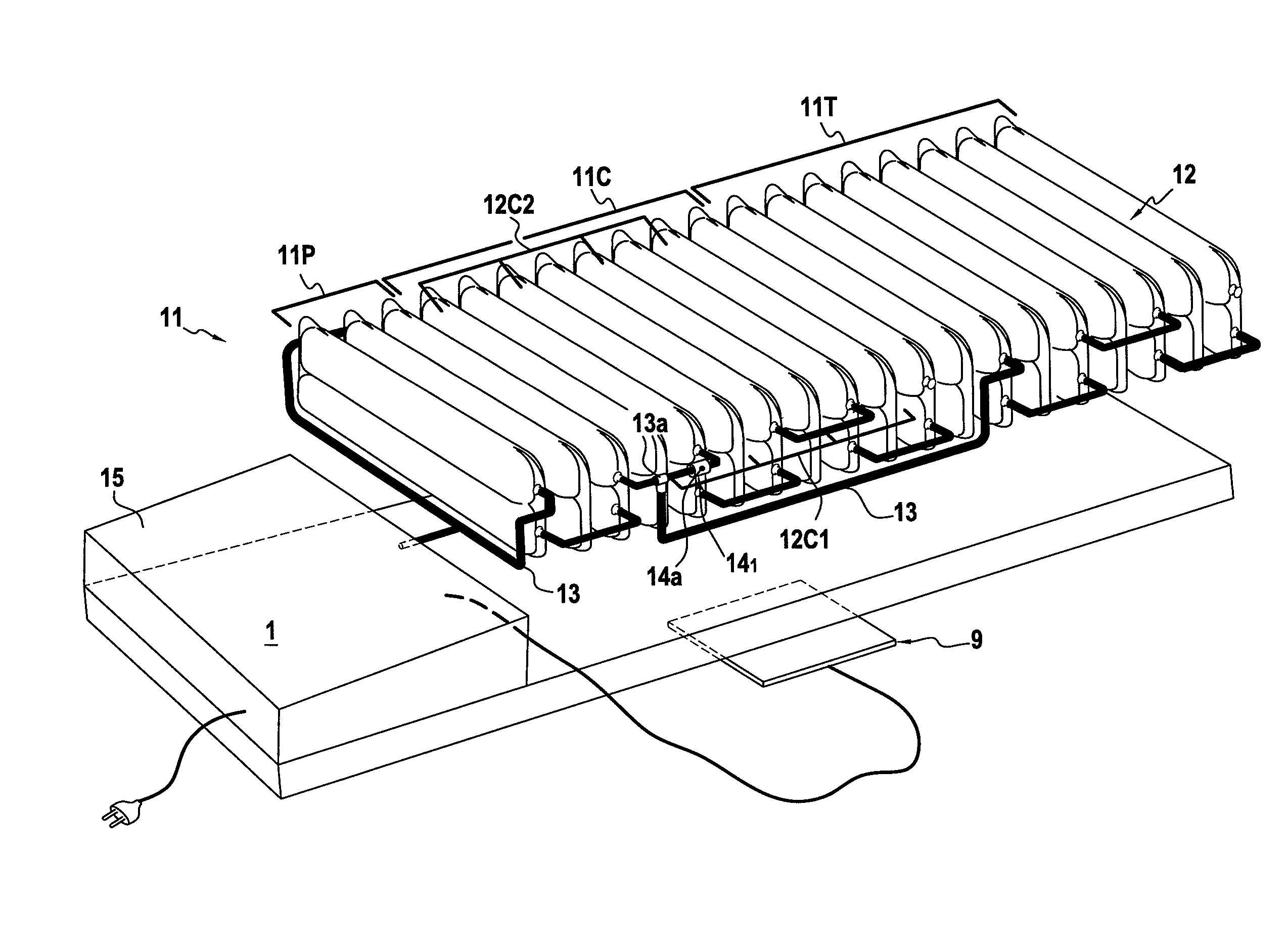 Method of inflating, in alternating manner, a support device having inflatable cells, and a device for implementing the method