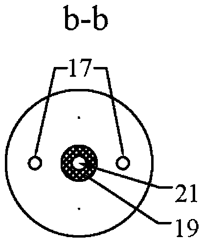 A strain self-flowing type high-efficiency iron salt denitrification reaction device and method thereof