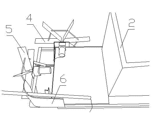 Bait throwing device capable of automatically patroling shrimp pond and bait throwing method