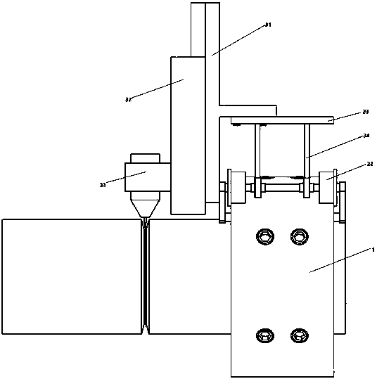 TIG welding device for butt joint of LNG pipeline and welding method thereof