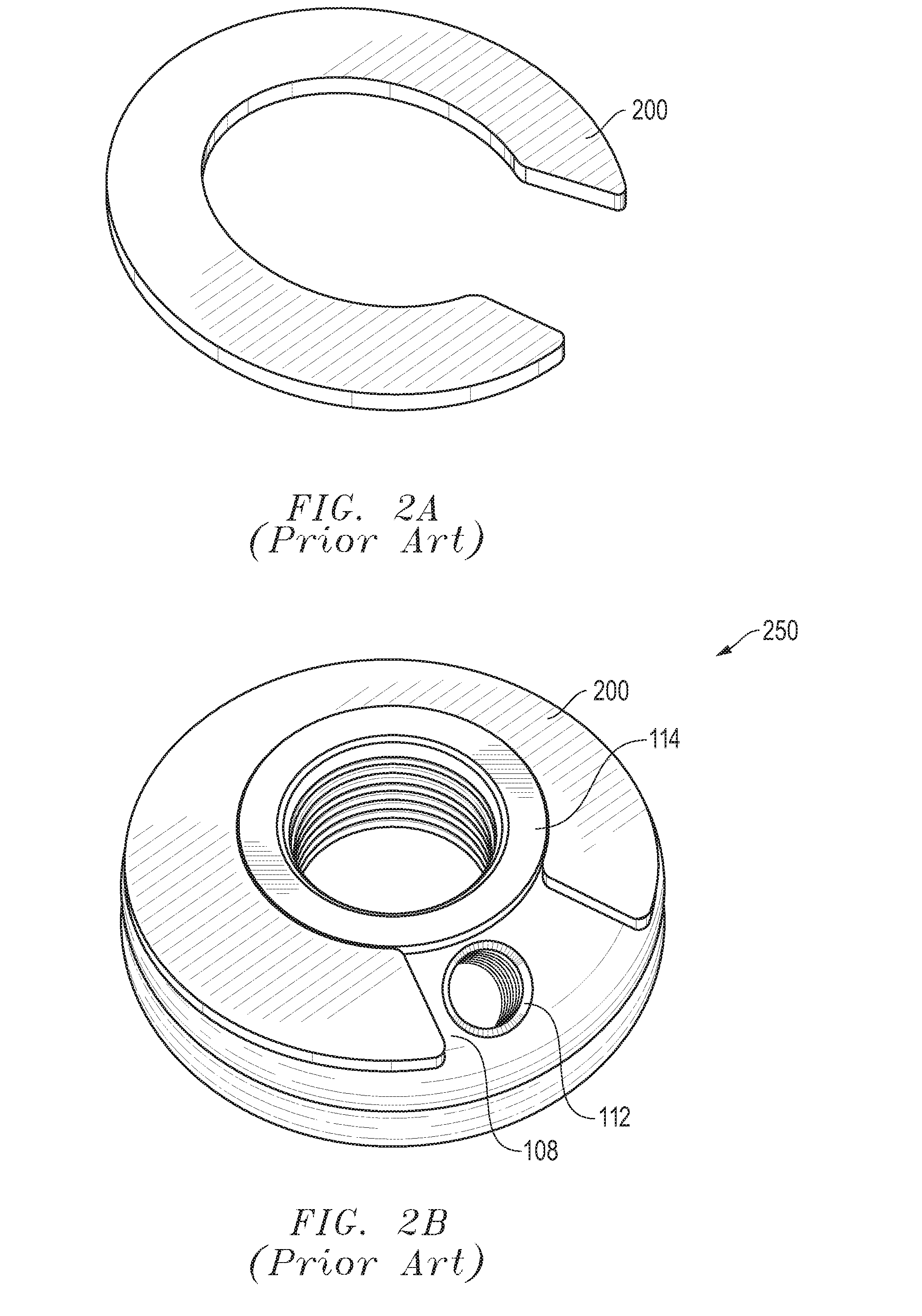 Gas cylinder and RFID transponder assemblies and related methods having fixed transponder orientations