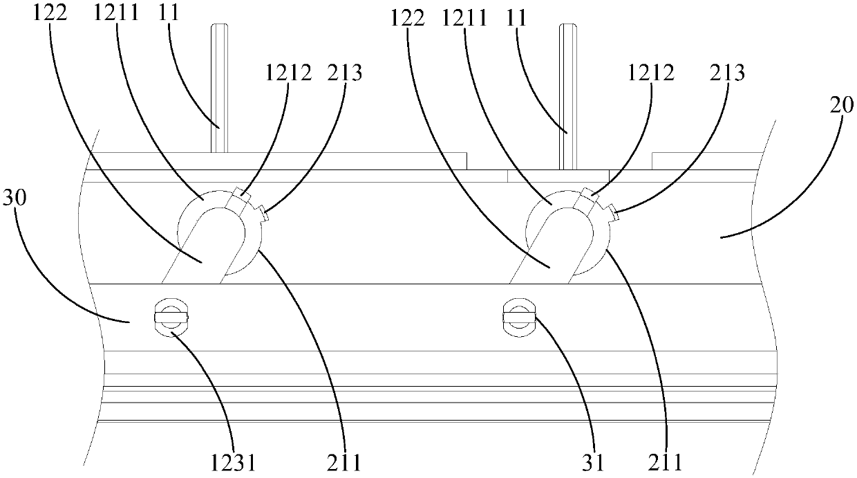 Air swinging structure and air conditioner