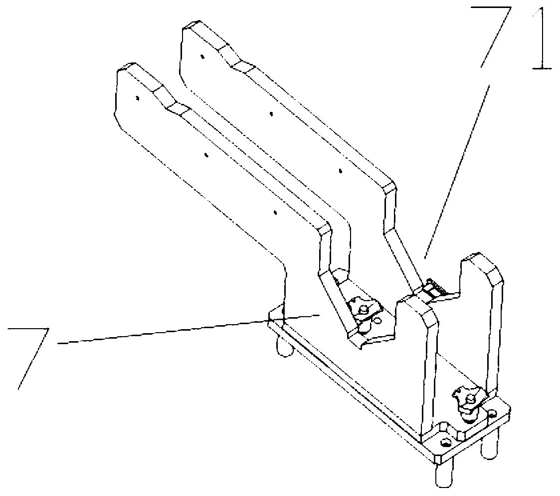 Automatic sleeving device for heat shrinkable sleeve