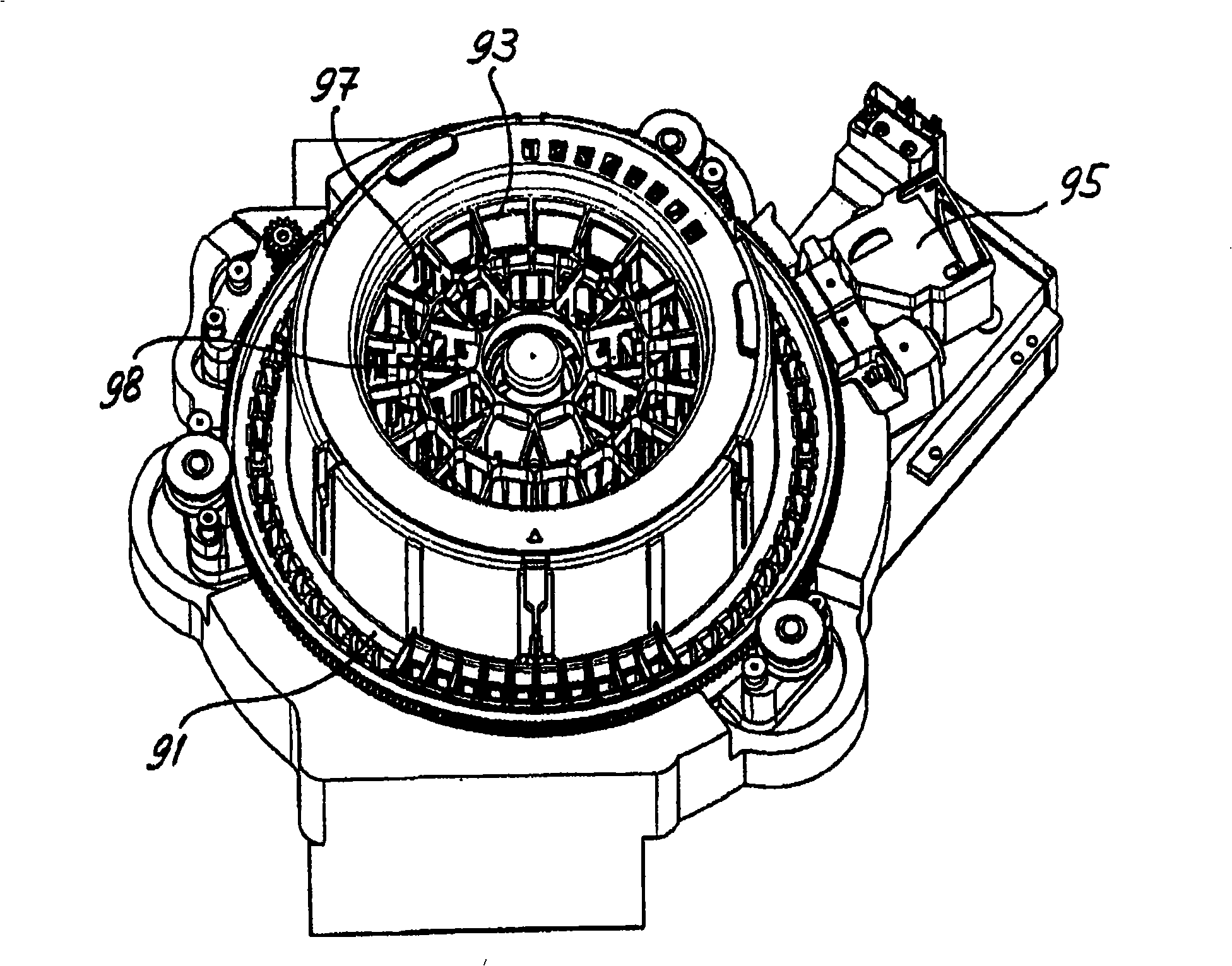 Analyzer with automatically actuated movable closure of pipetting openings