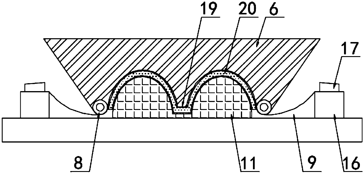 Automatic forming device for W-shaped necklace clasp