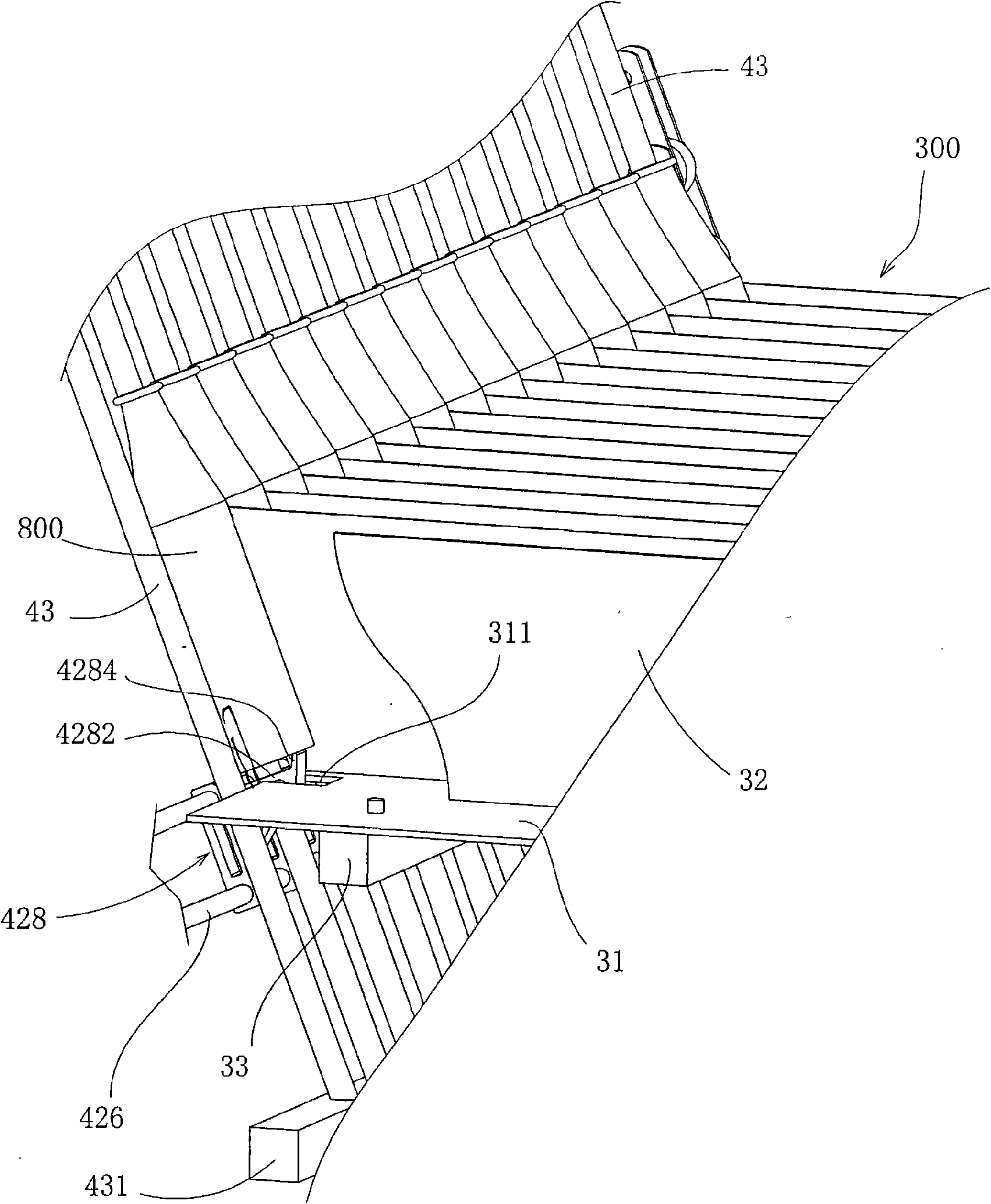 Bottle lifting method and bottle lifting mechanism for bottle unscrambler