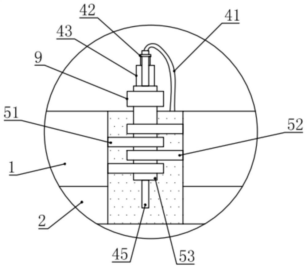 Oil containment boom facility with crude oil recovery function