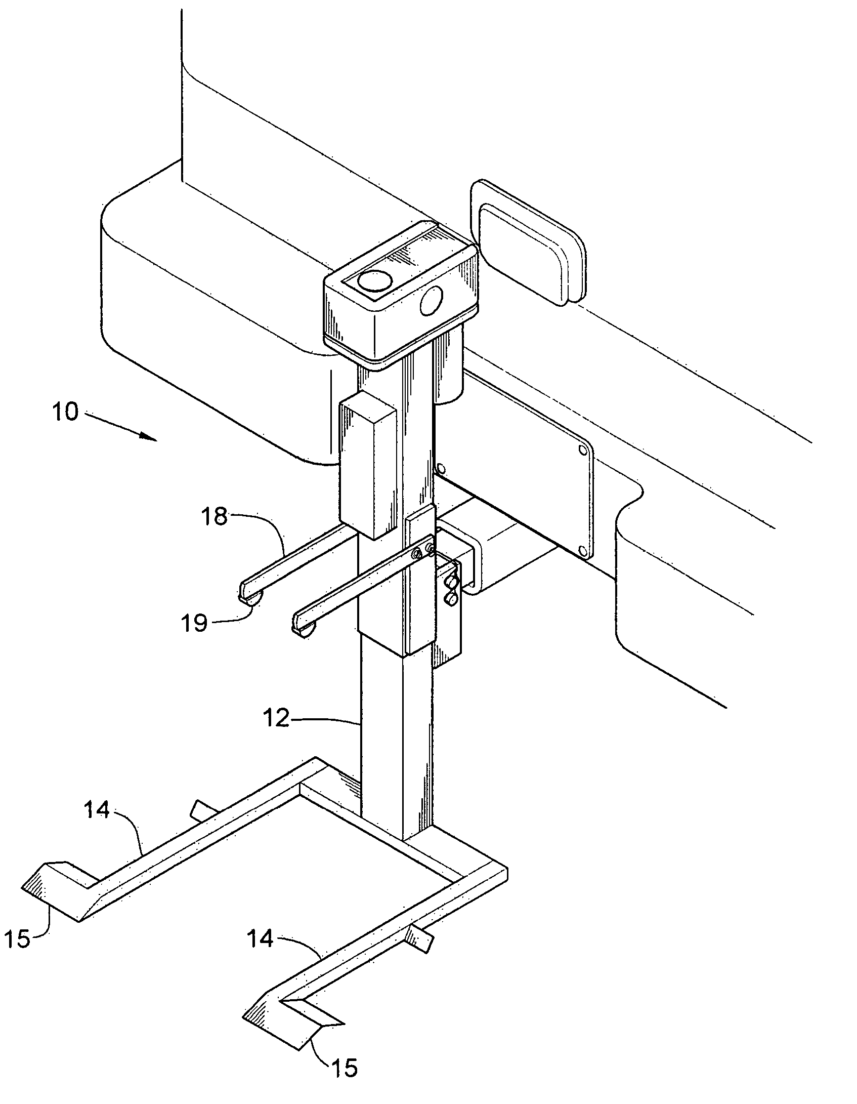 Hitch-mounted cargo lift for personal mobility device