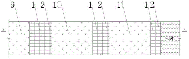 Bamboo raft pile oversized cofferdam and construction method for sea reclamation by adopting same