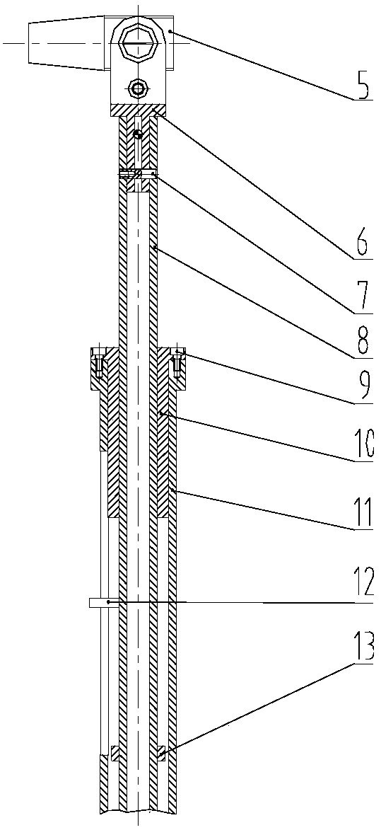 Self-compensation type free up-down pitching coupling mechanism