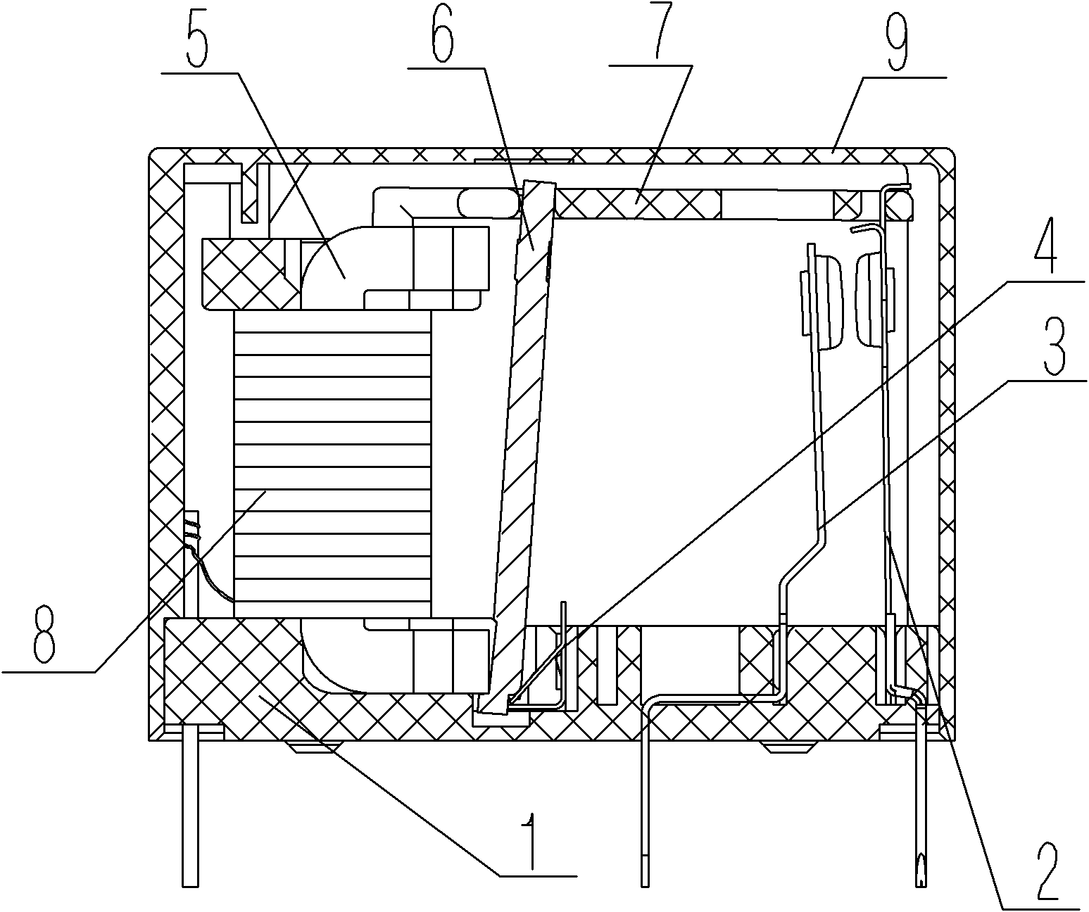 Electromagnetic relay with high magnetic efficiency and less foreign substance pollution