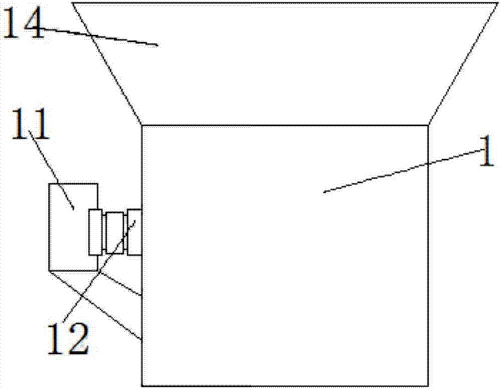 Multi-stage smashing device for building rubbish