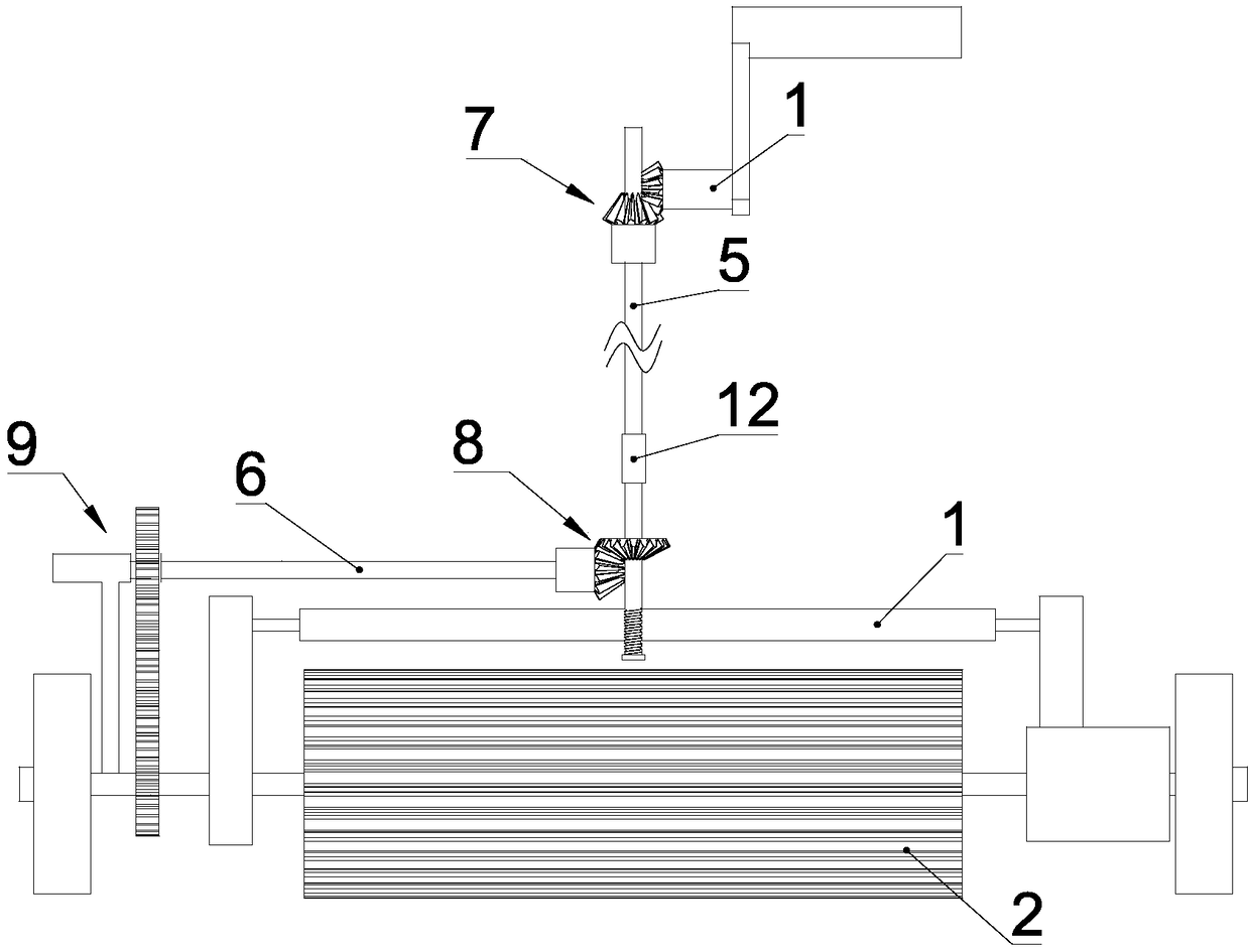 Water squeezing device suitable for rolling mop