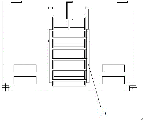 Landing door foot protection plate