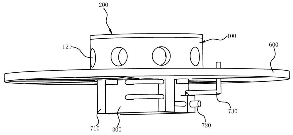 Testing device and testing method for simulating tire burst