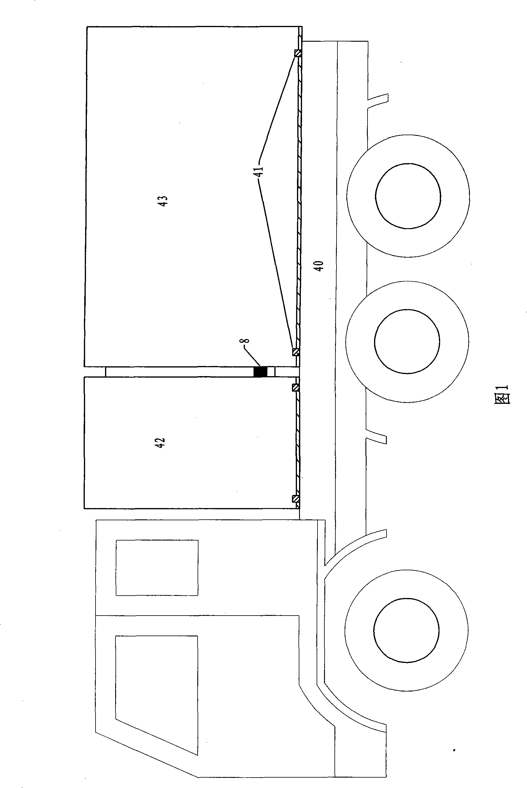 Vehicle-mounted detachable cleaning apparatus and quasi-on-line cleaning method for heating system