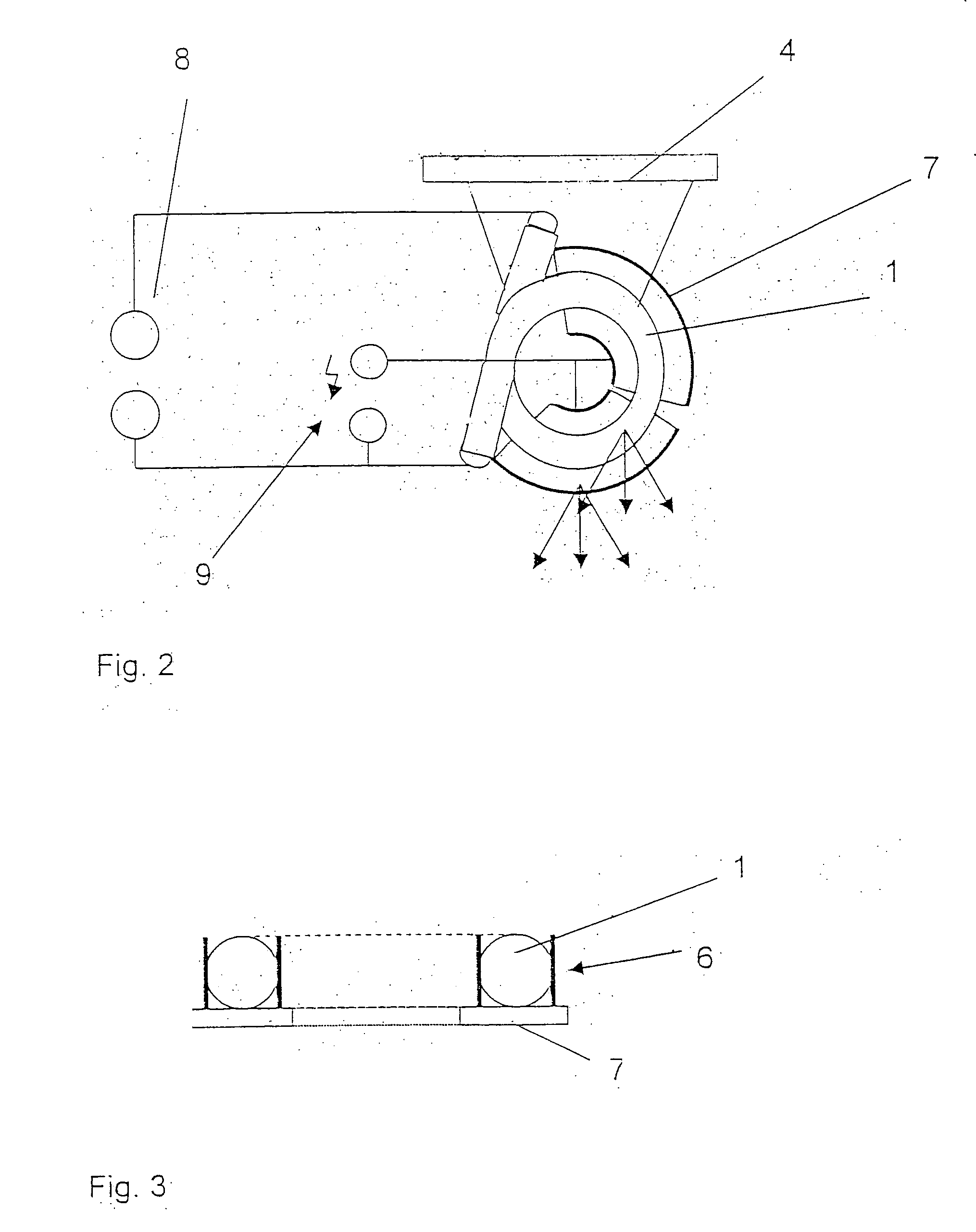 Pulsed solar simulator with improved homogeneity