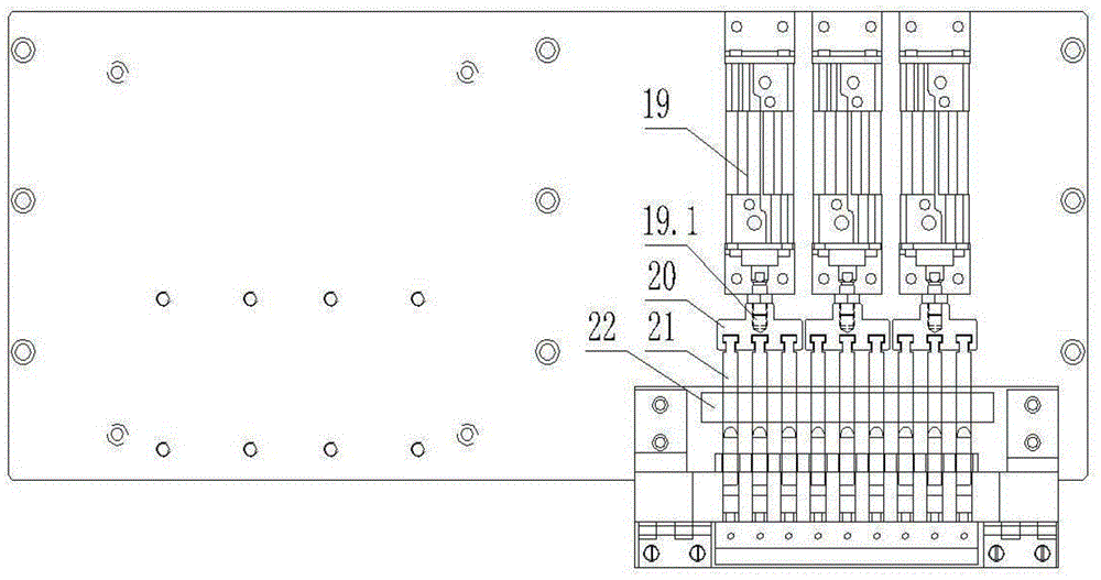 Blade feeding device