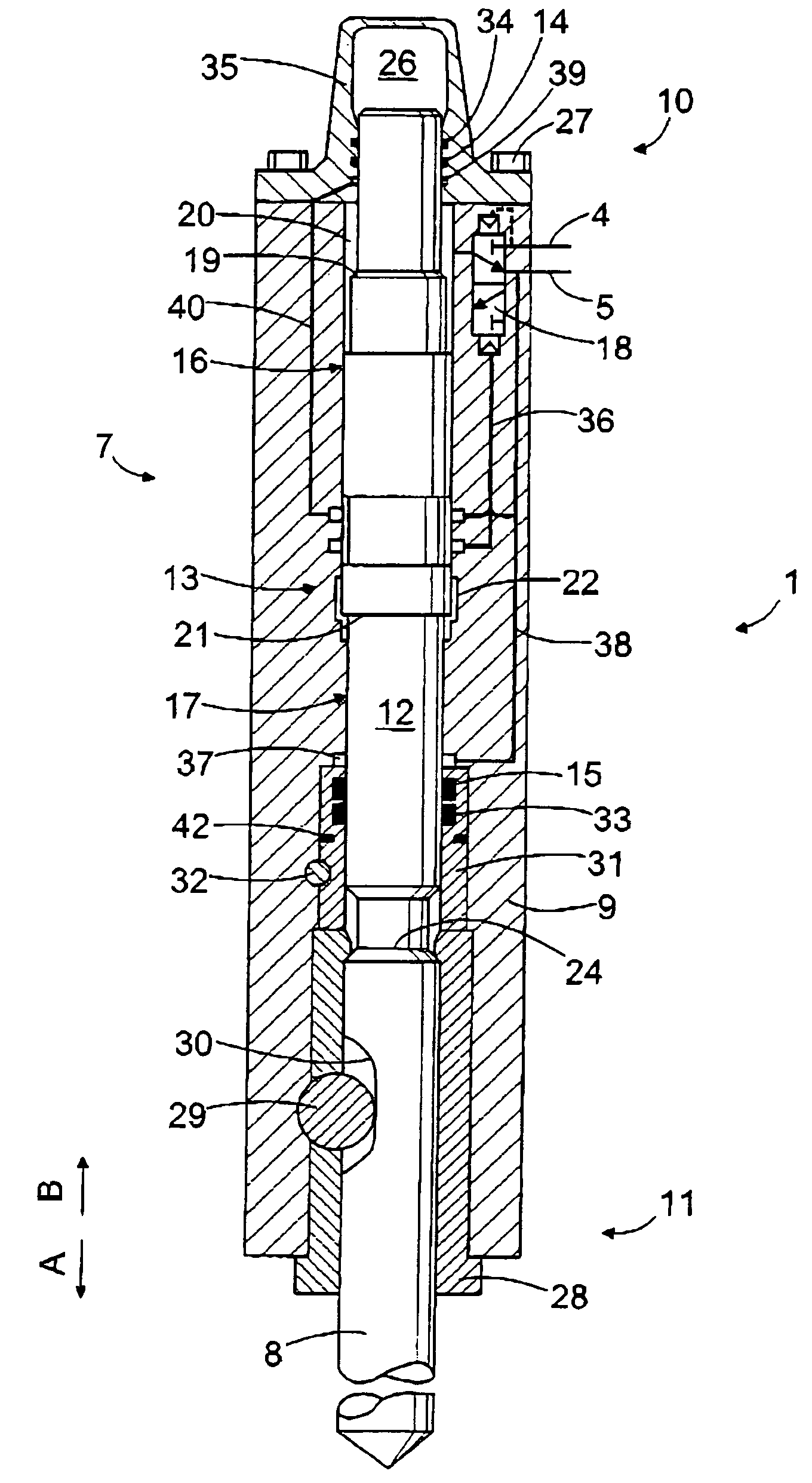 Hydraulic hammer having a sealing bushing