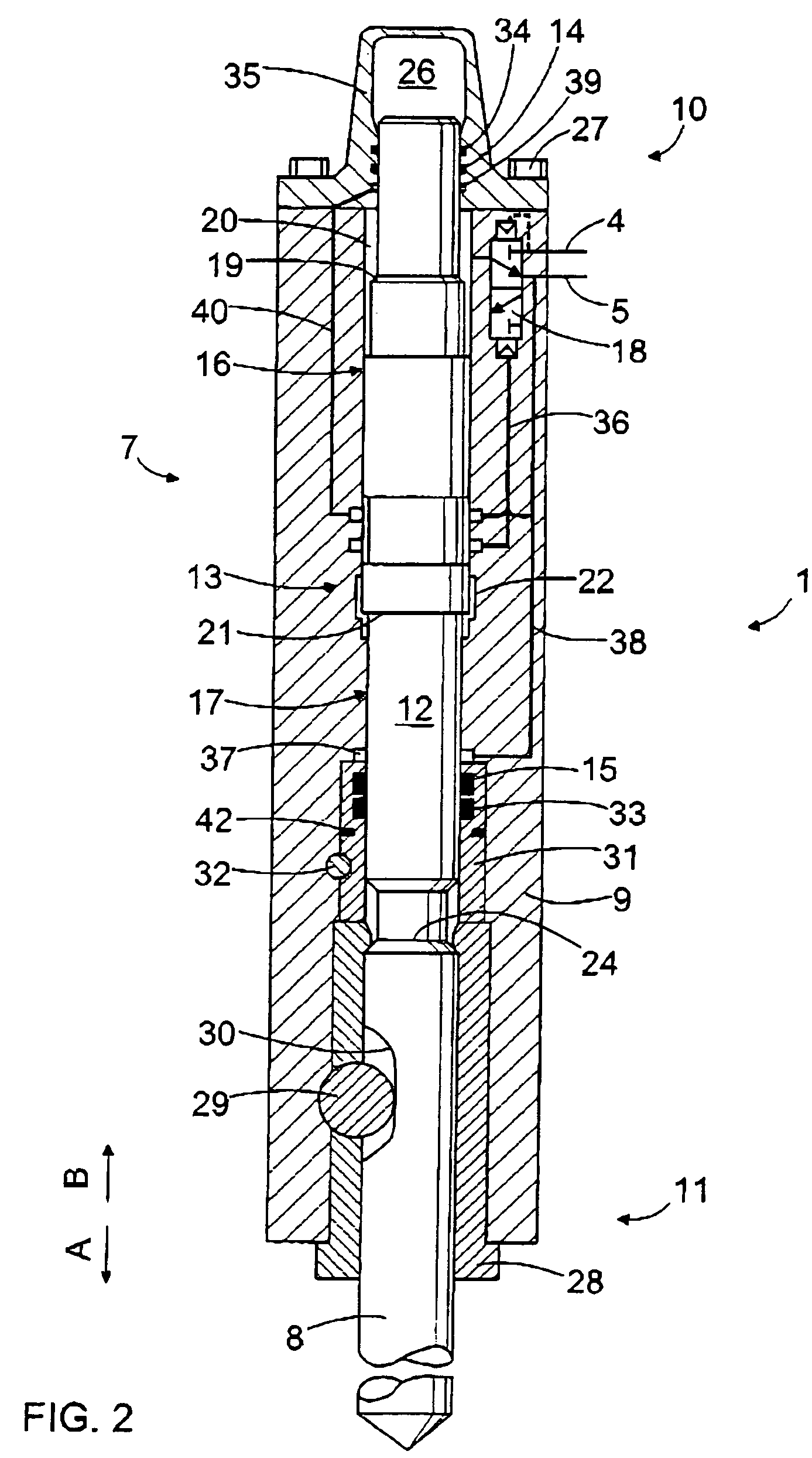 Hydraulic hammer having a sealing bushing