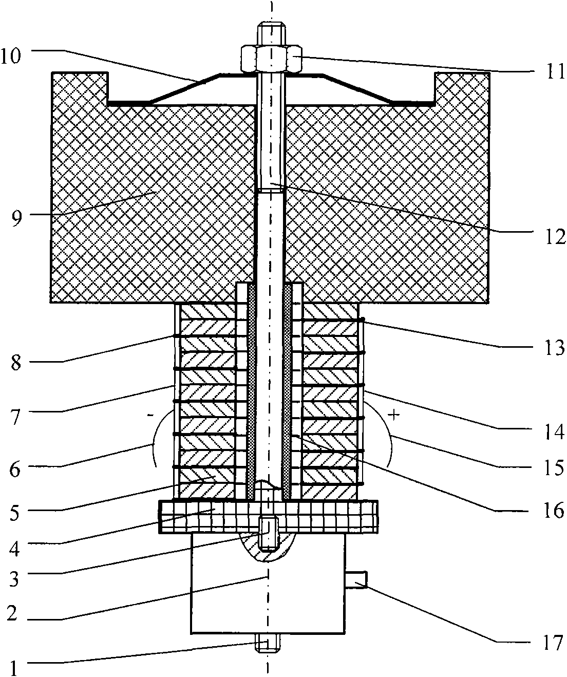 Inertial piezoelectric exciting device and implementation method