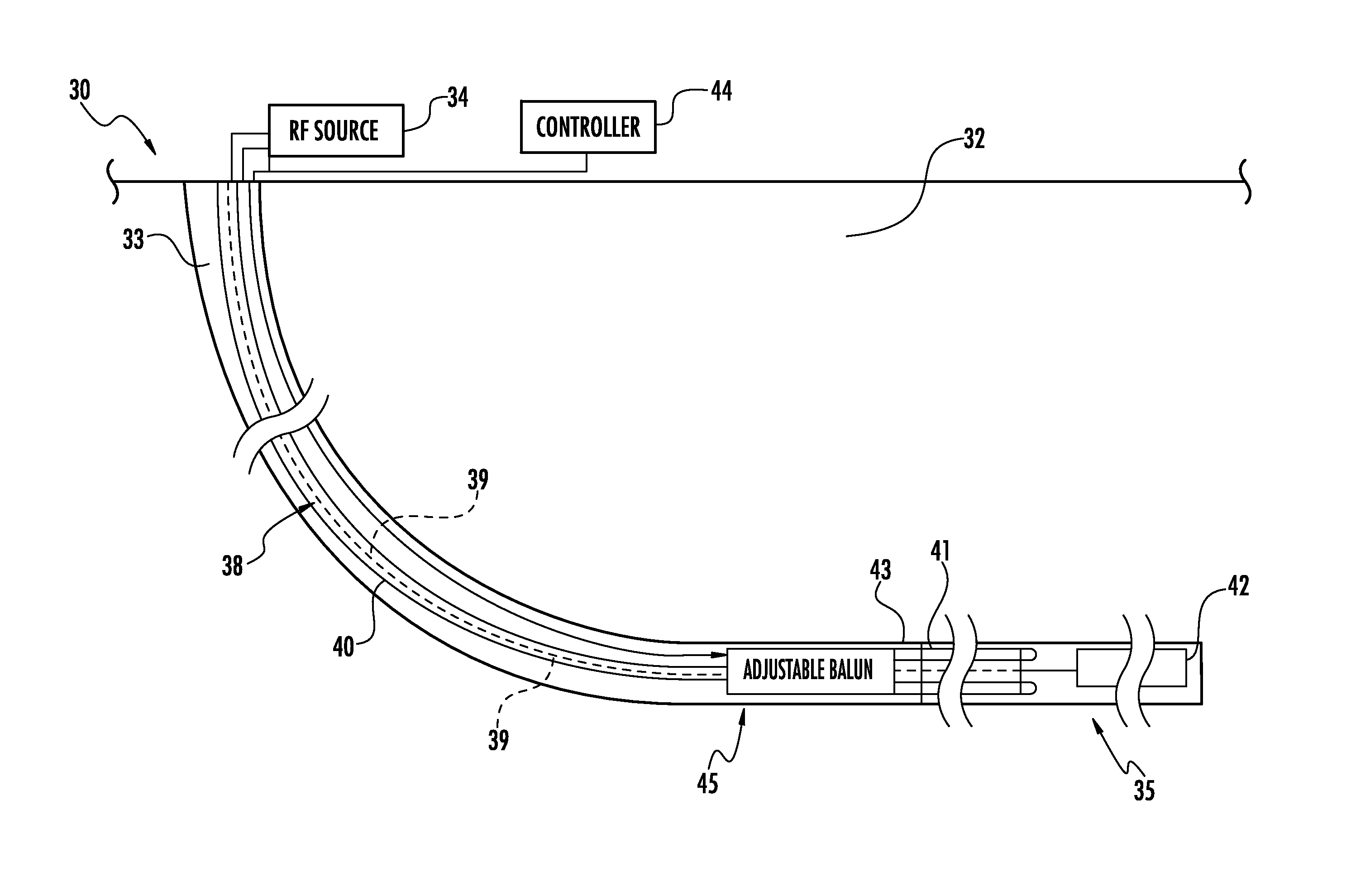 Radio frequency antenna assembly for hydrocarbon resource recovery including adjustable shorting plug and related methods