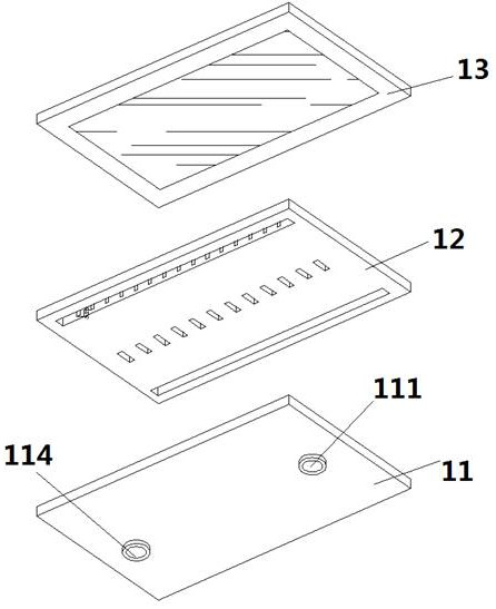 Flat plate type solar heat collector with elastic heat dissipation body