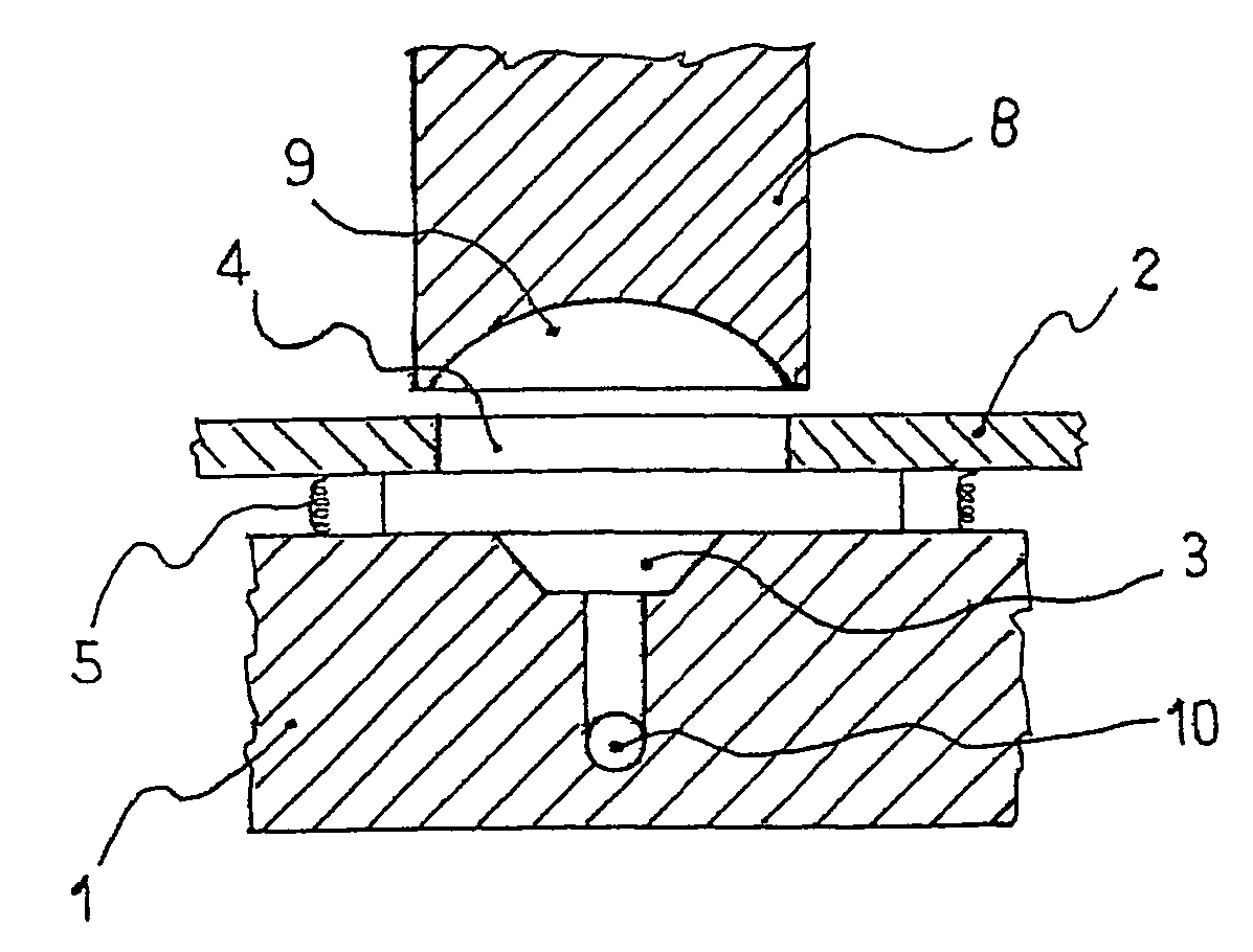 Method and apparatus for moulding cosmetic products